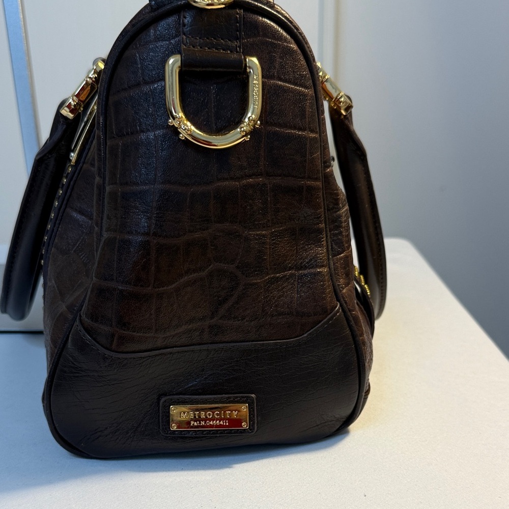 Metro City Brown Leather Tote Bag - Picture 9 of 16